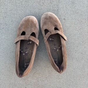 Women's Suede Mary Jane Flats in Taupe